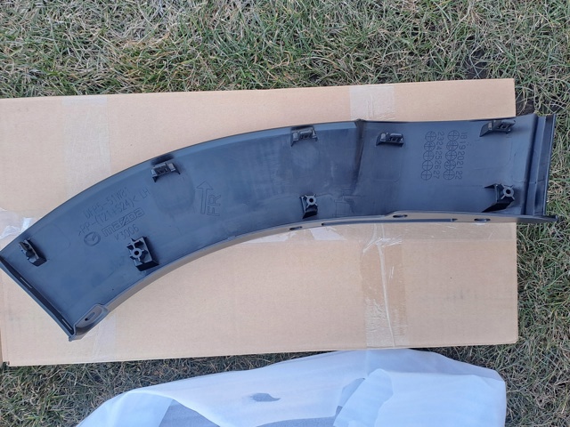 Переднє ліве ікло бампера Mazda DFR551W81D