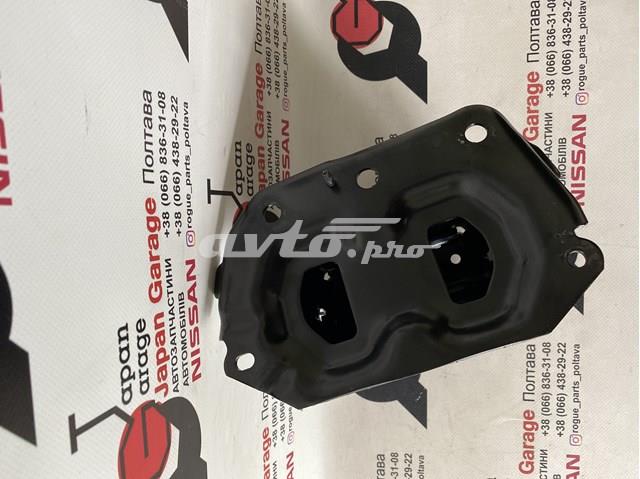 Купити 622115AA0A Nissan/Infiniti Кронштейн підсилювача переднього бампера