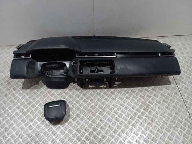 Панель передня "торпедо" Land Rover LR094692