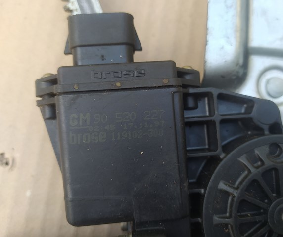 90520227 General Motors Мотор склопідйомника водійських дверей