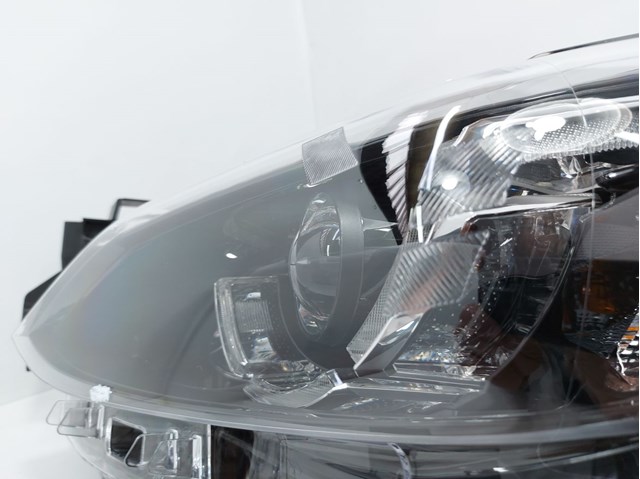 Фара Mazda GRF551041A