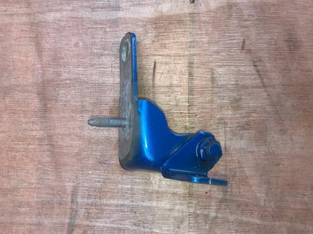 Петля передніх дверей права Ford H1BBA22800AD ціна, від 16.47 USD