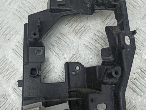 Кронштейн кріплення протитуманною фари, правої TN3951684 Mazda
