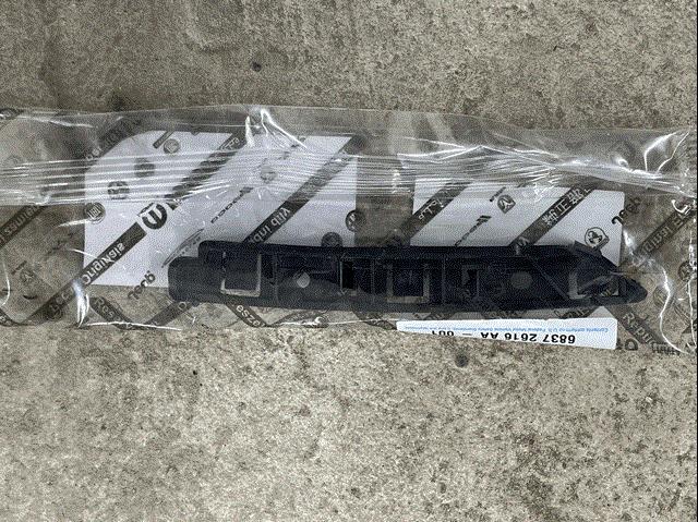 Праве кріплення переднього бампера Fiat/Alfa/Lancia 52082387 ціна, від 4.45 USD