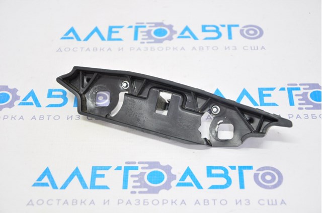 Кронштейн кріплення бампера переднього правий FPS FP2846932