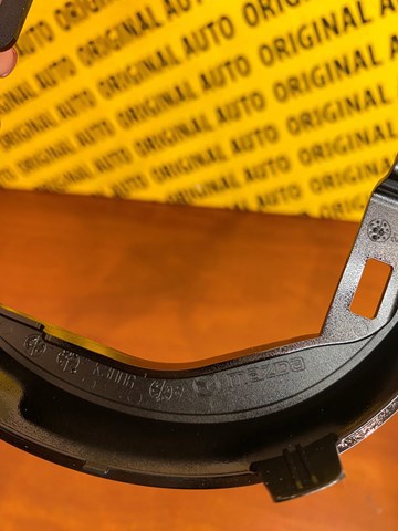 Кронштейн емблеми решітки радіатора Mazda BCKB50721A ціна, від 24.48 USD