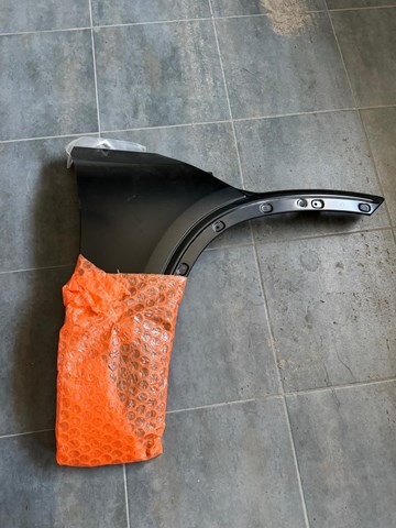 Крило переднє праве Mercedes A2968810400 ціна, від 417.37 USD