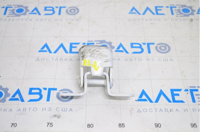 KB7W73240 Mazda Петля задніх лівих дверей