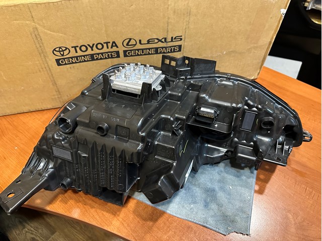 Купити KT4B13W029BH Ford Фара правая