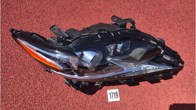 Основна фара - вставка Toyota 8114033A61 ціна, від 611.11 USD