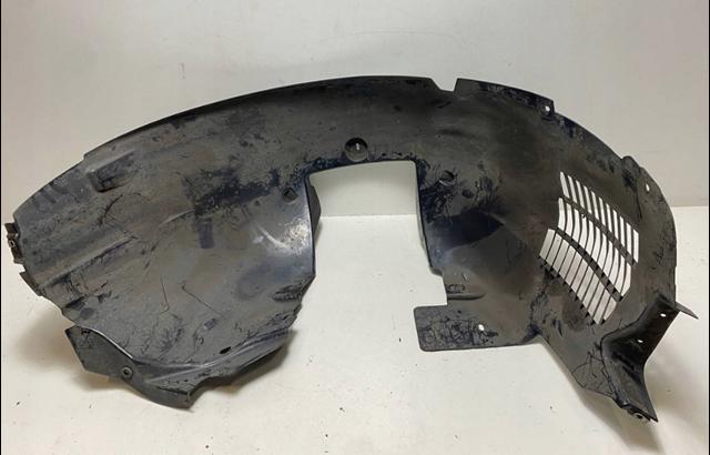 Підкрилок передній правий LR142088 Land Rover