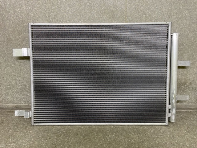 Радіатор охолодження кондиціонера Nissan/Infiniti 921006RA0B