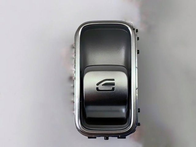 Кнопковий блок керування склопідіймачами передній правий Mercedes A16790546017N49 ціна, від 18.87 USD