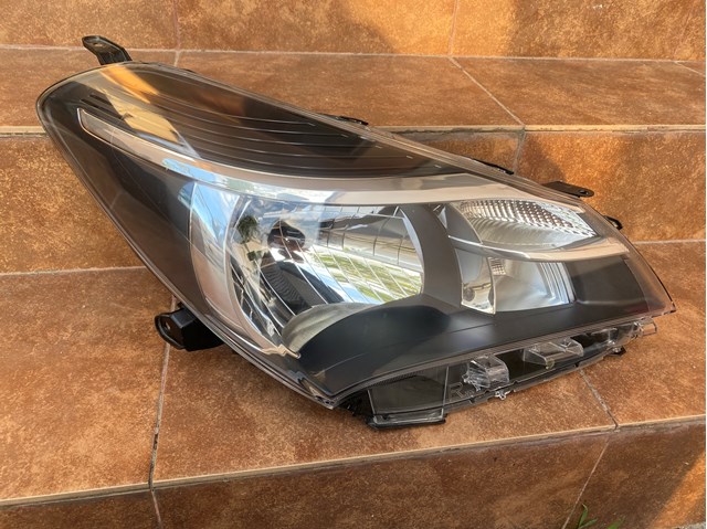 Фара правая Toyota 811300DA10 ціна, від 157.42 USD