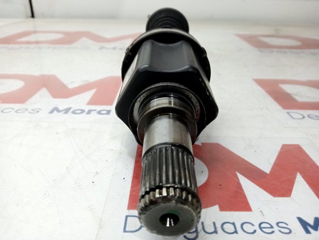 Піввісь передня ліва Mazda GDD52560XA
