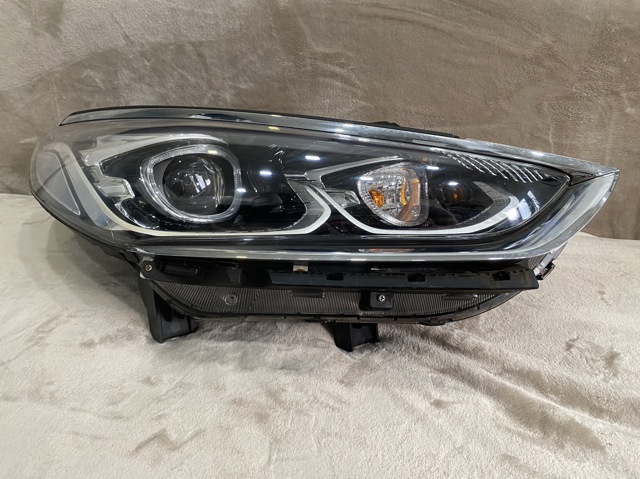 Купити 92102C2600 Hyundai/Kia Права блок фара