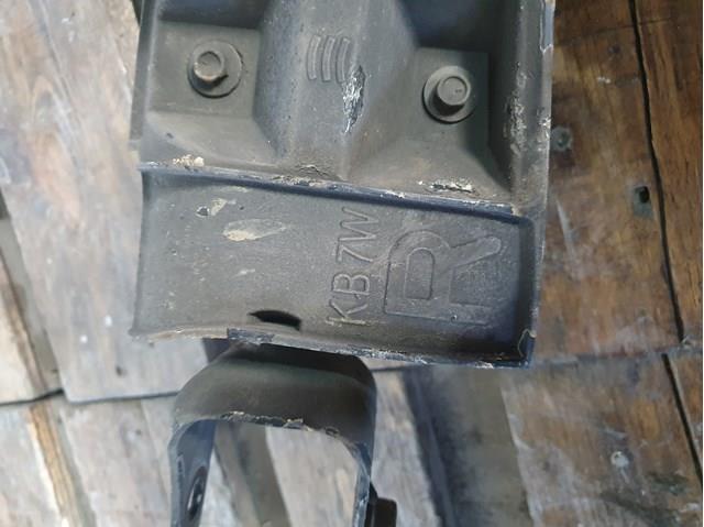 Важіль задньої підвіски поперечний, правий KB7W28500 Mazda