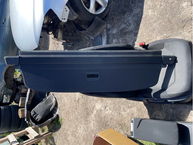 Шторка двері багажного відсіку на Volkswagen Passat (B7, 365)