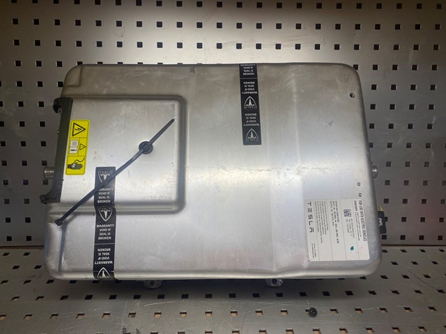  Tesla 101496300K