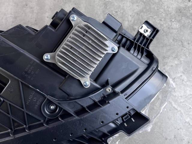 Фара Tesla Motors 107737100K