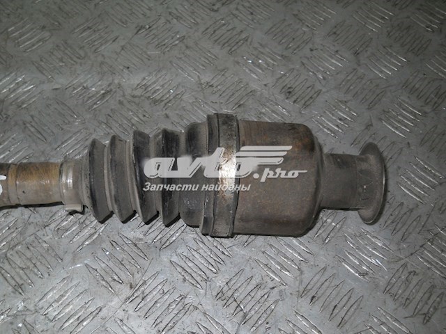 Купити 8200499306 Nissan/Infiniti Піввісь права