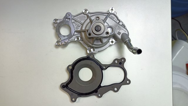 PW674 Ford Насос охолодження