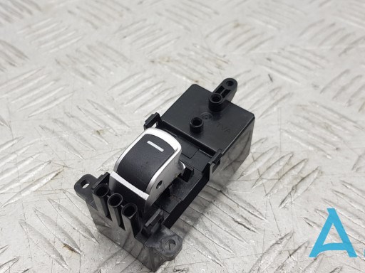 35770TVAA01 Honda Кнопка підйомника заднього скла