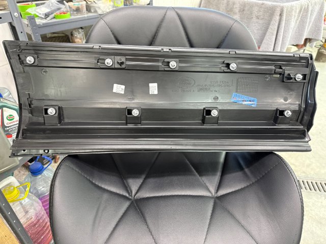 LR117667 Land Rover Накладка задніх лівих дверей, нижня