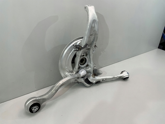 Цапфа передні праві BMW 6884386 ціна, від 215.31 USD