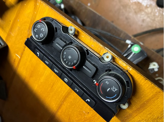  VAG 561907426JZJU ціна, від 22.99 USD