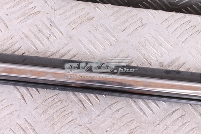 GHK150660E Mazda Молдинг опускного скла двері задньої, правої