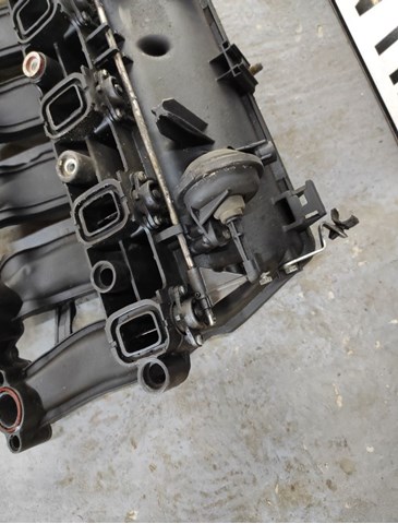 Колектор впускний BMW 2247439 ціна, від 47.81 USD