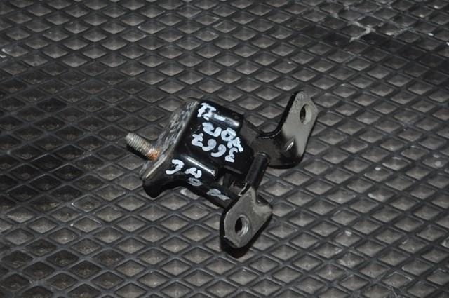 KD5373210A Mazda Петля задніх лівих дверей