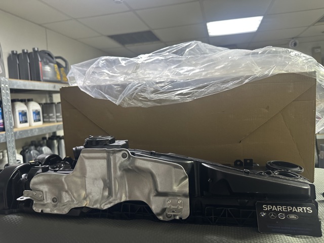 Купити A6560107001 Mercedes Клапанна кришка