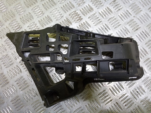 7L6807178C VAG Напрямна заднього бампера, права