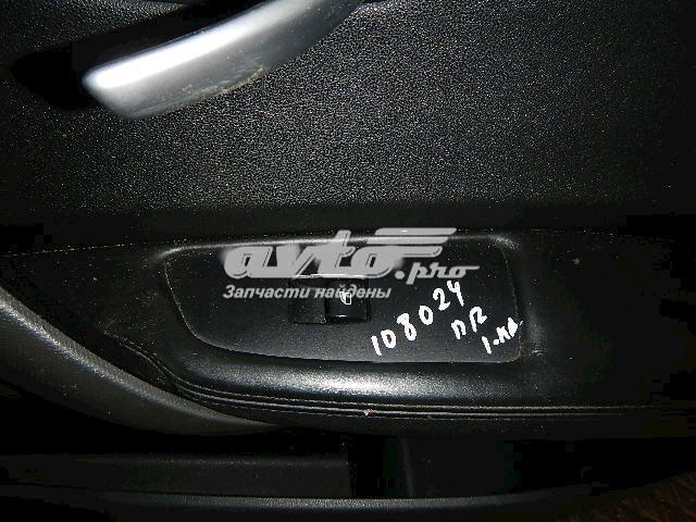 Кнопки переднього правого склопід'ємника на BMW 1 (E81, E87)