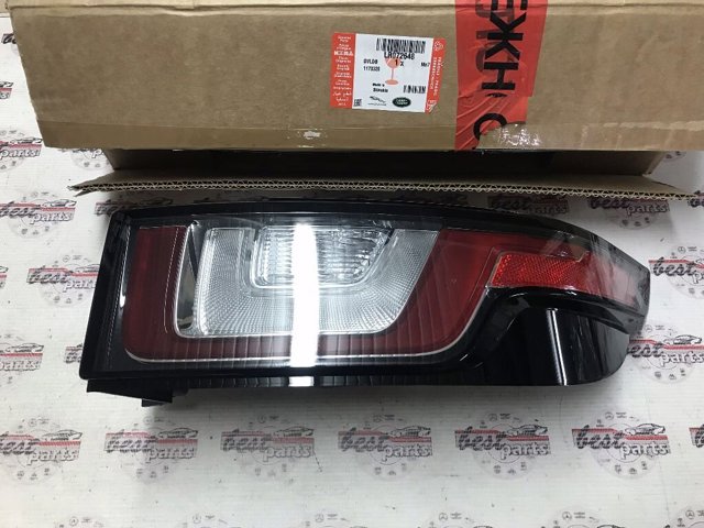 Купити LR072648 Land Rover Задня права фара