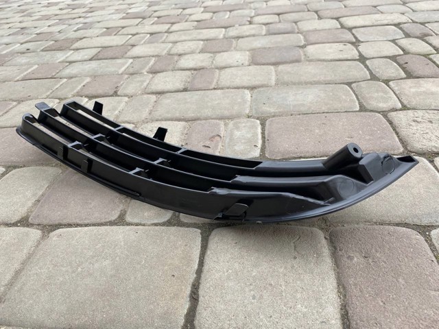 Решітка переднього бампера, права Polcar 9555272 ціна, від 7.00 USD