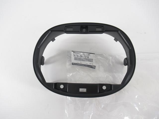Емблема на решітку радіатора Mazda TK7950721A ціна, від 8.56 USD