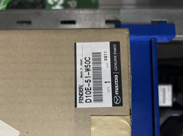D10E51W50C Mazda Молдинг арки колеса заднього, правий