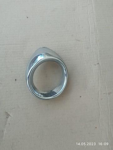 Обід (окантовка) фари противотуманної, правої 8148133040 Toyota