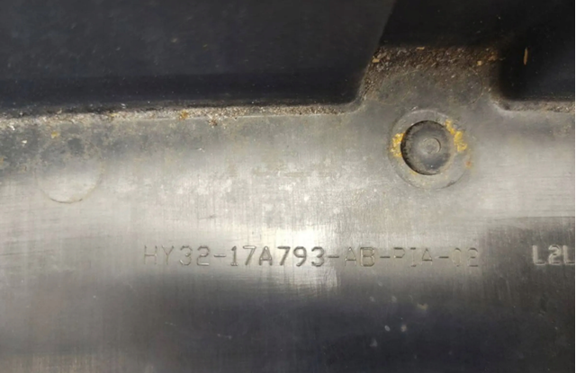 Кронштейн бампера переднього LR083117 Land Rover
