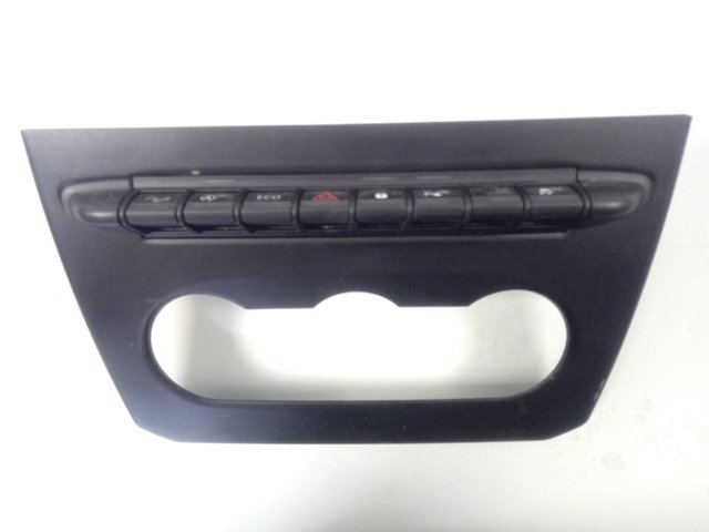 Купити 283E82190R Renault (RVI) Блок кнопок центральної консолі