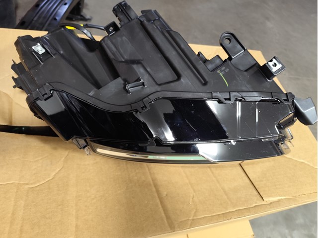 Купити 260106RR0A Nissan/Infiniti Права блок фара