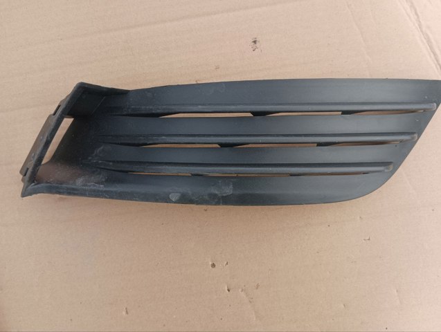 Решітка переднього бампера, права FPS FP5647913 ціна, від 16.23 USD