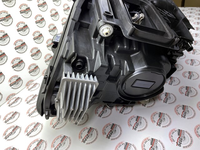 Права блок фара Mercedes A2439060800 ціна, від 1198.00 USD