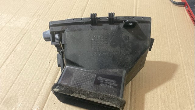 Решітка повітропровода ліва A9068300054 Mercedes
