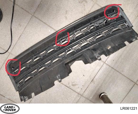 LR061221 Land Rover Решітка радіатора