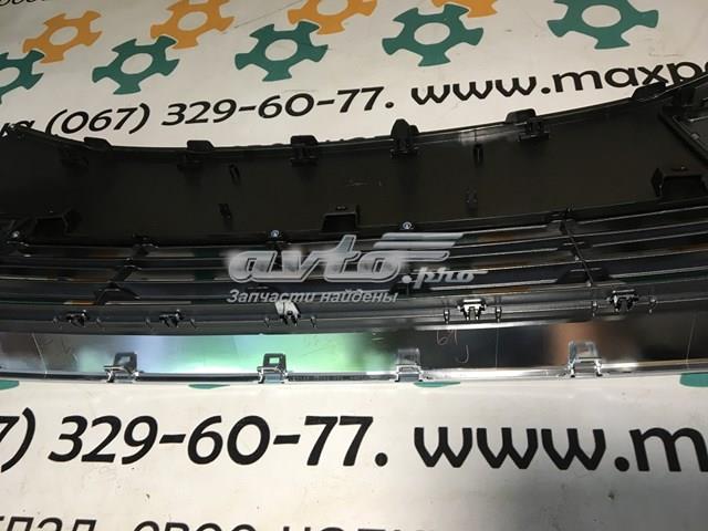 Решітка переднього бампера, центральна 5310206150 Toyota