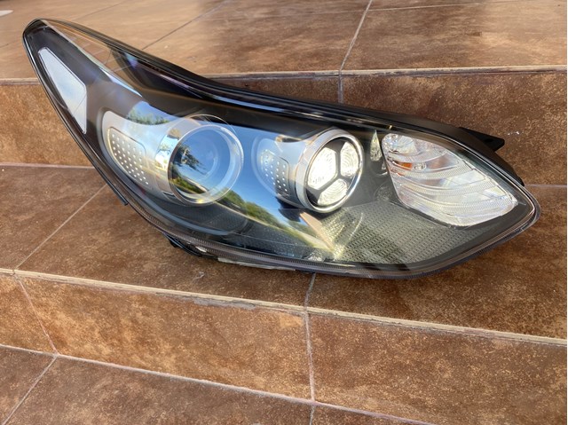 Купити 92102F1100 Hyundai/Kia Фара правая